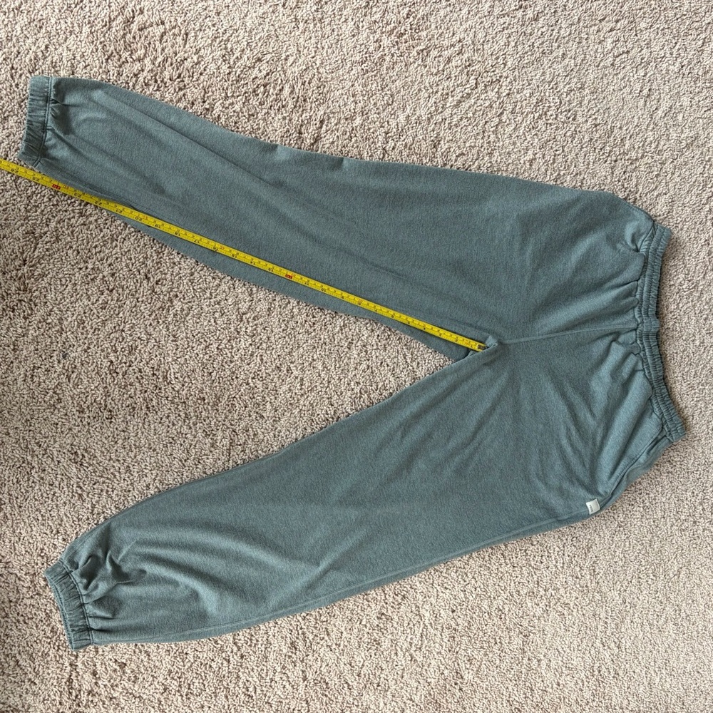 Vuori Women’s Boyfriend Dream Knit Jogger Pants Size M Laurel Heather - Picture 2 of 14